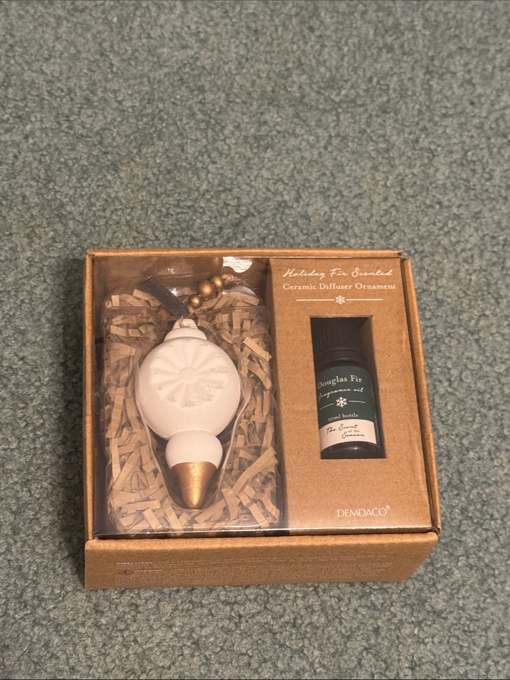 Demdaco White Ceramic Diffuser Ornament Gold Accent and Douglas Fir Oil